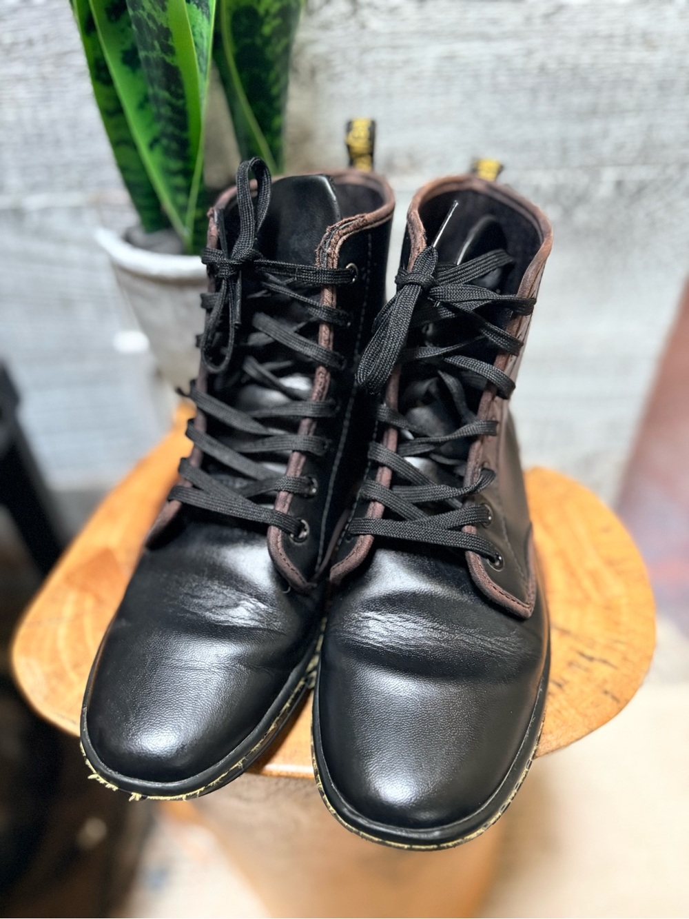 Doc/Dr. Martens | "Shoreditch" 7-Eye Black Leather Lace-Up High-Tops - W8/39